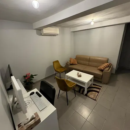 Quiet Self-catering דירה אוברווילייה